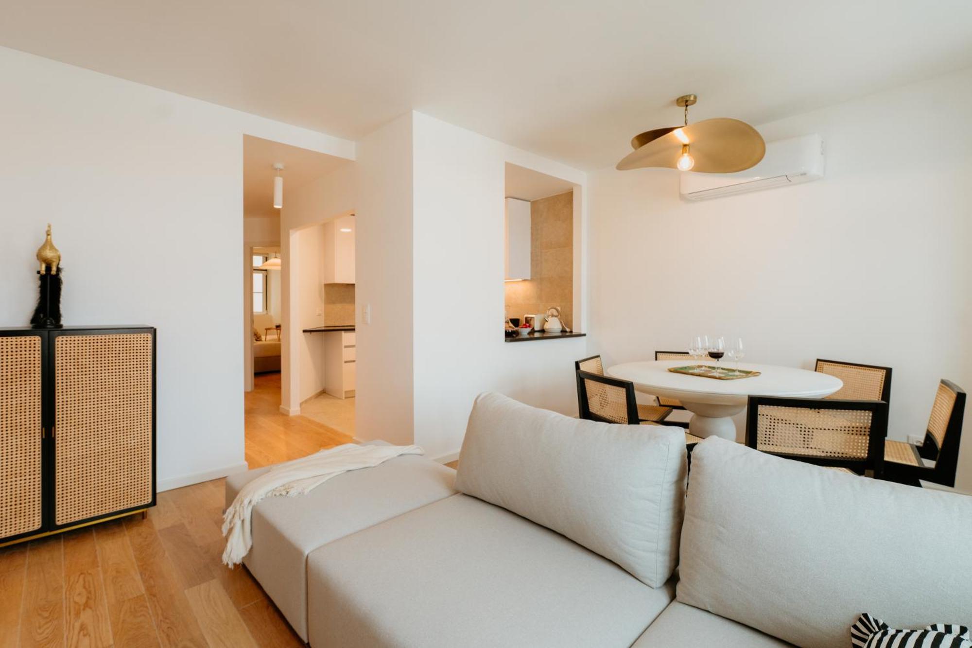 Mary Pink - No 1c - Stunning Two-bedroom Lisbon