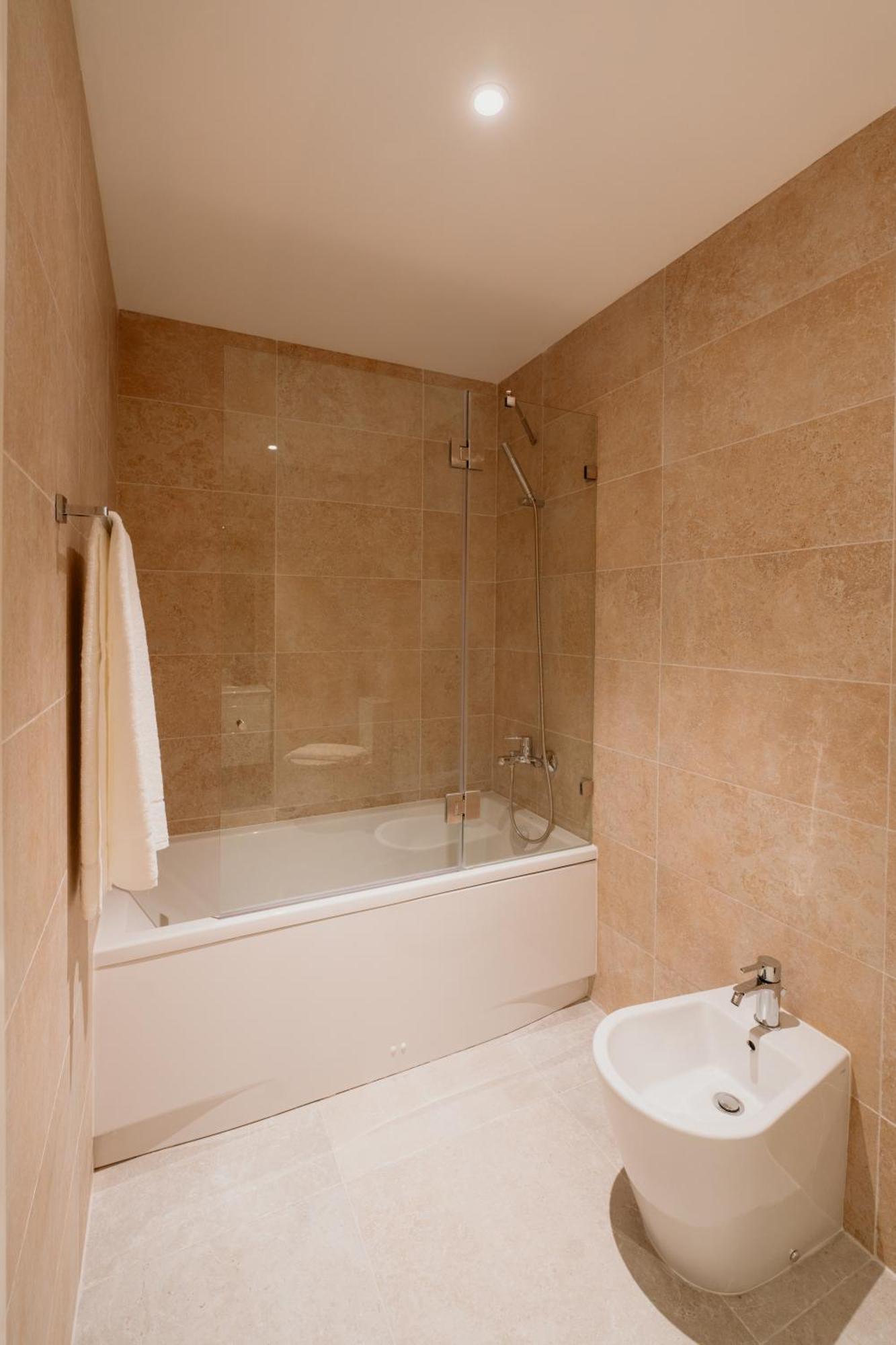 Mary Pink - No 1c - Stunning Two-bedroom * Lisbon